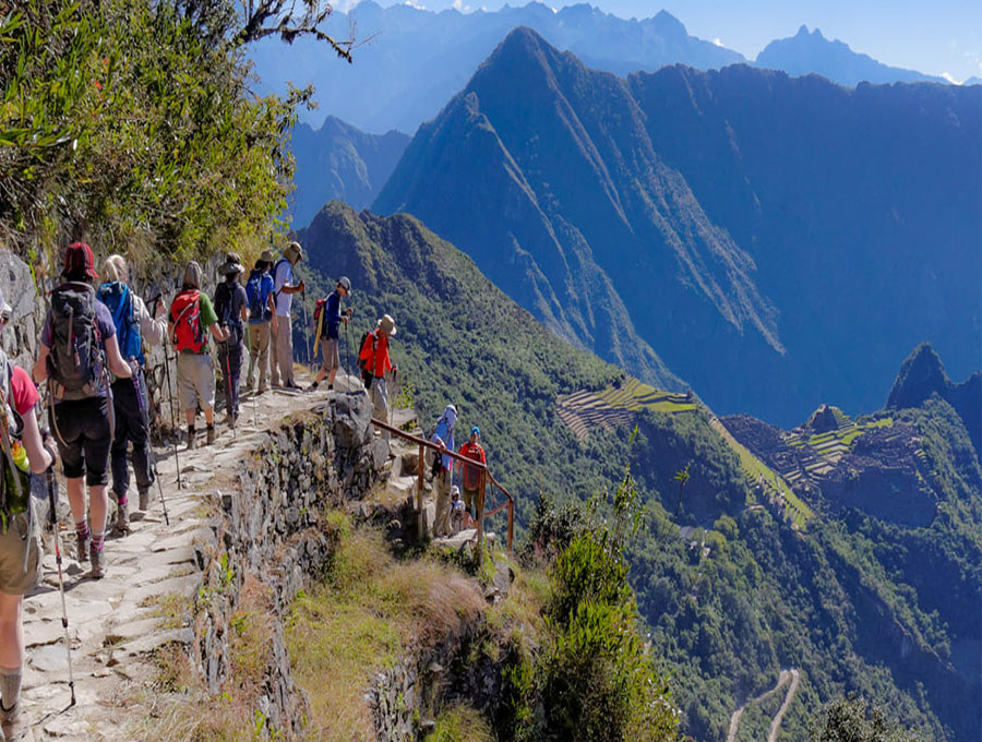 inca trail to machu Picchu, visiting machupicchu, hiking to machupicchu